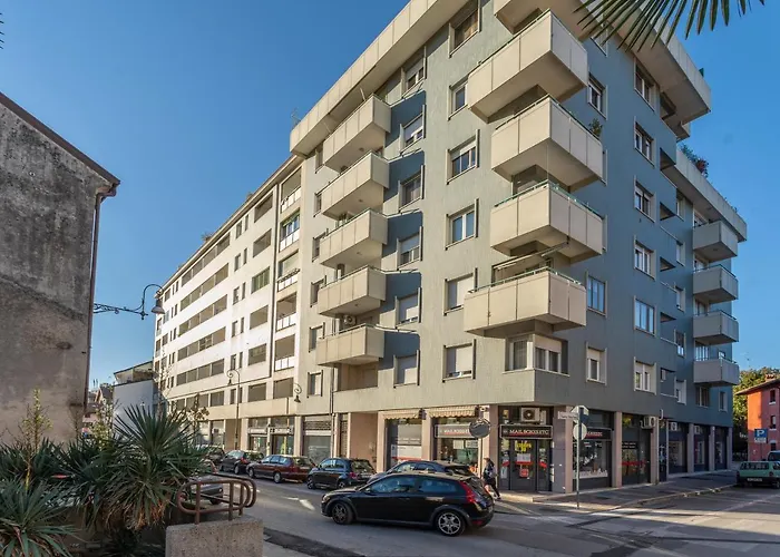 Lucilla Home - Apt Con Wifi Nel Cuore Di Udine